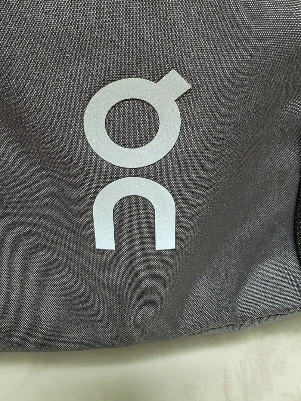 On Running 2 in 1 Ambassador Unisex Gray Backpack Tote Bag NWT